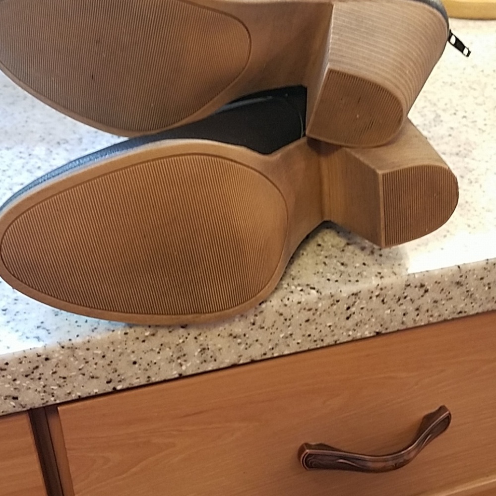 Boots - Picture 5 of 5